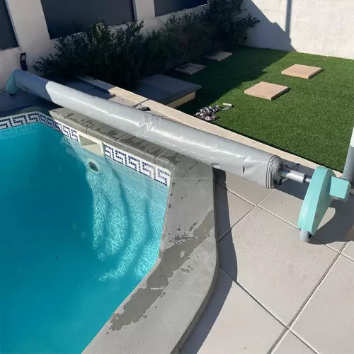 Avvolgitore automatico per coperture a barre per piscina Padolo