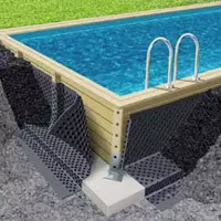 Membrana alveolare in HDPE da utilizzare come protezione per le pareti delle piscine in legno interamente o parzialmente interrate.