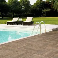 <b>Pavimenti in legno</b> per esterno, disponibile in diverse essenze e a listoni o quadrotte