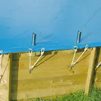 Copertura invernale, essenziale per tutelare la qualitÃ  delle acque di balneazione e per evitare che i bambini abbiano accesso alla piscina durante l'inverno.