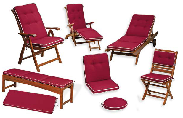 Cuscineria&Acirc;&nbsp;di colore&Acirc;&nbsp;rosso con bordino ecru