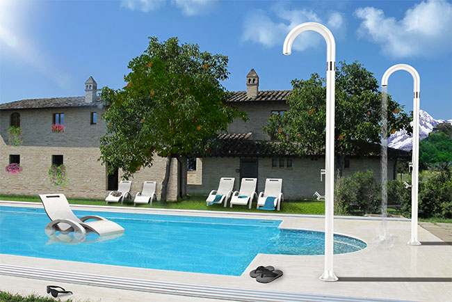 Doccia da esterno ed interno FUNNY YIN in pvc, con lavapiedi