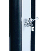 Doccia solare da giardino TEA DRITTA 35 LITRI in PVC, con lavapiedi