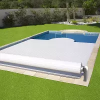 Copertura a tapparelle OPEN AERO di sicurezza con Bluetooth per piscine rettangolari con scala romana