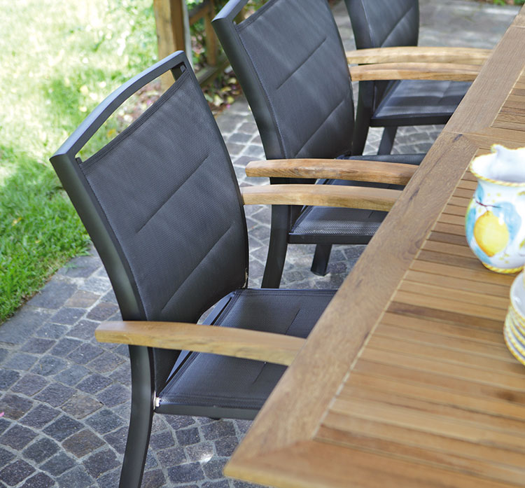 Sedia da giardino FORMENTERA in alluminio e teak con braccioli