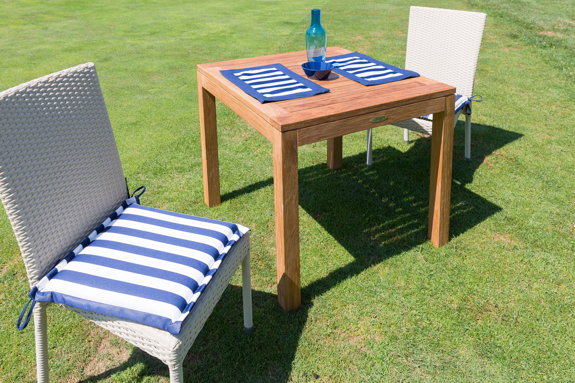 Tavolo PANAMA 80x80 con sedie AUSTIN e cuscini Prestige Onda Blu by Regarden