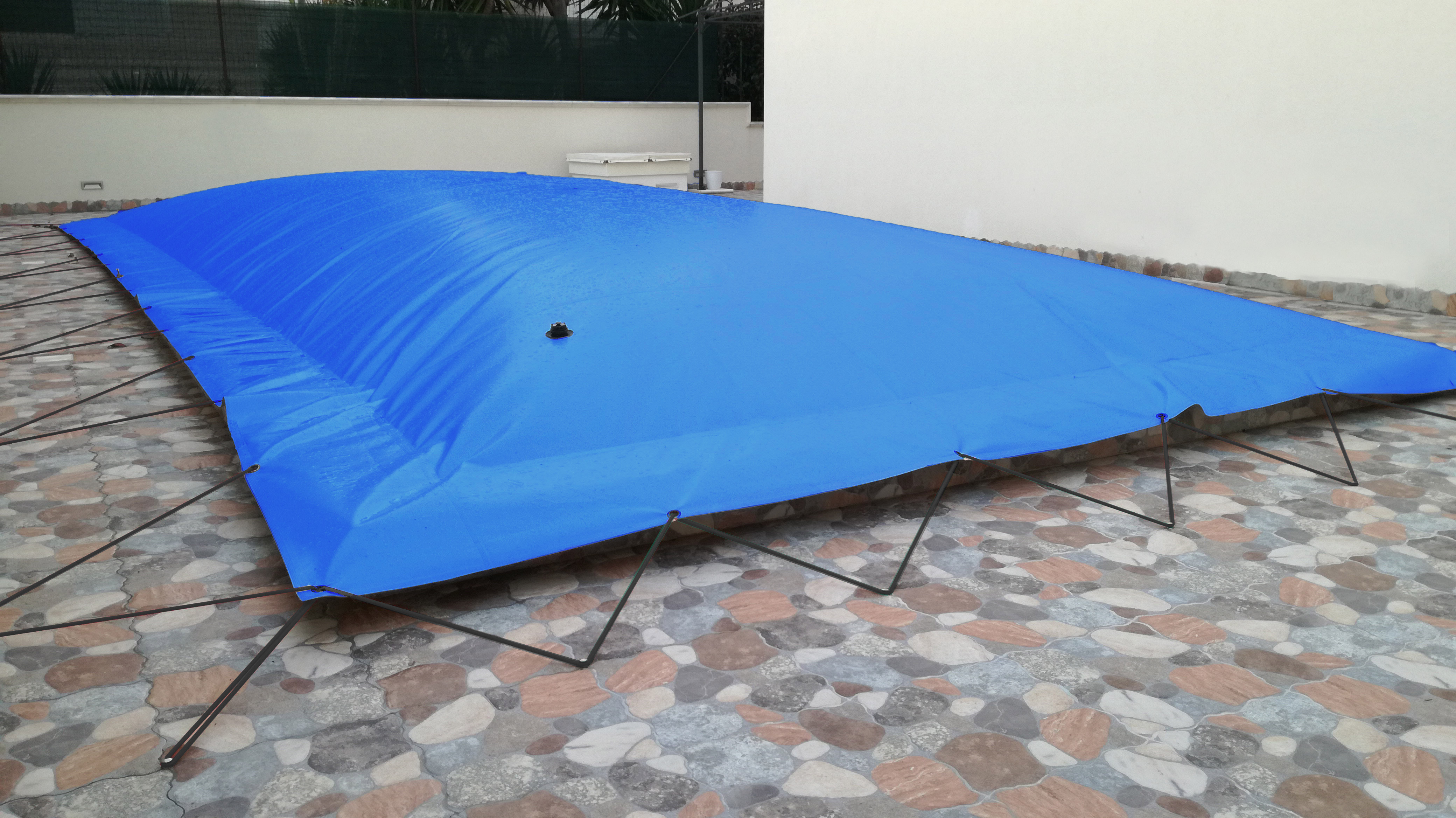 Copertura Invernale di sicurezza per piscina Polartex&Acirc;&reg; AIRCOVER con occhielli e corda elastica