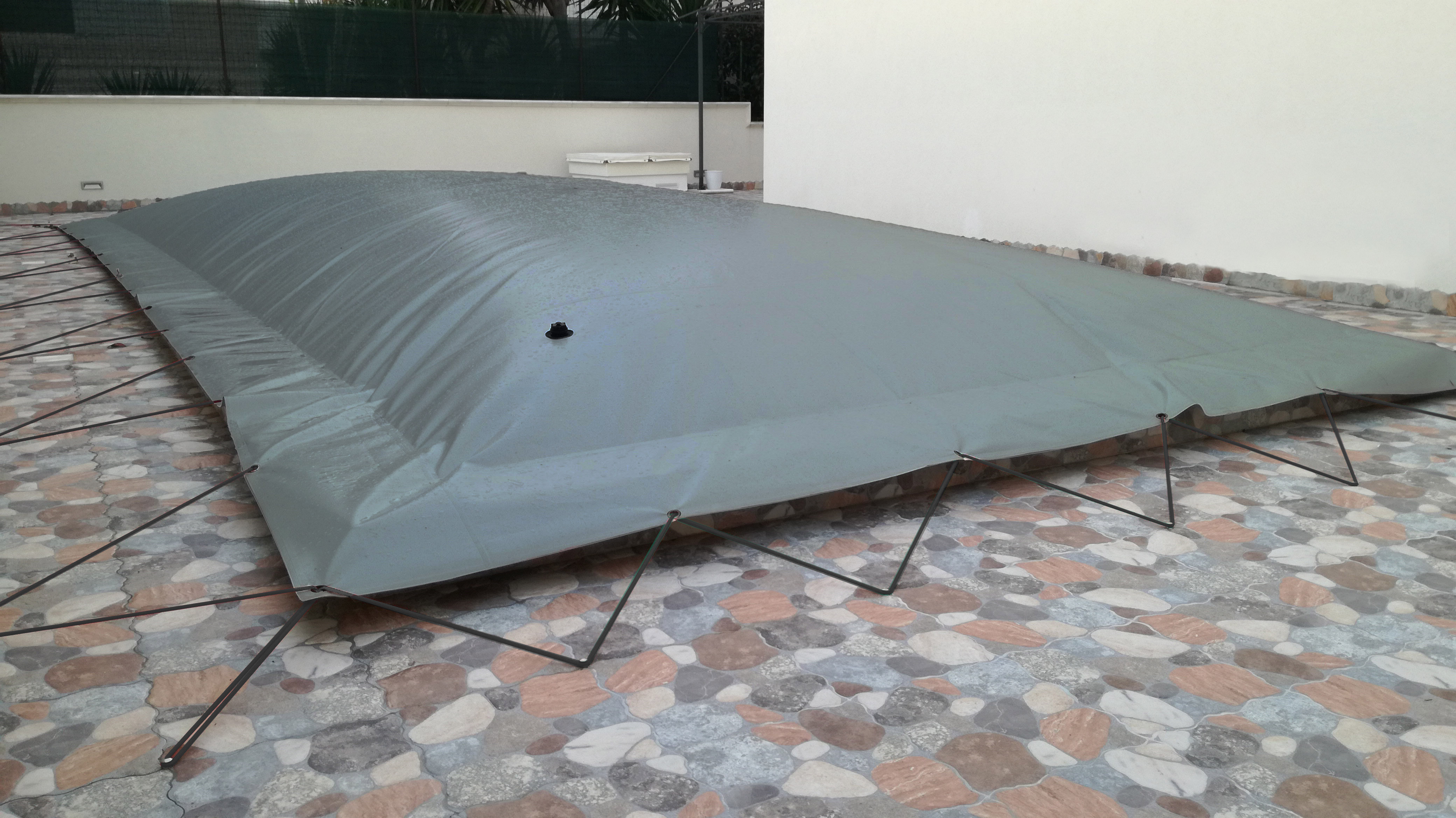 Copertura Invernale di sicurezza per piscina Polartex&Acirc;&reg; AIRCOVER con occhielli e corda elastica