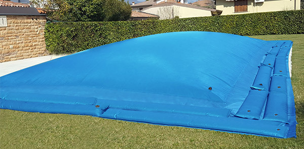 Copertura Invernale di sicurezza per piscina Polartex&Acirc;&reg; AIRCOVER con bretelle porta salsicciotti