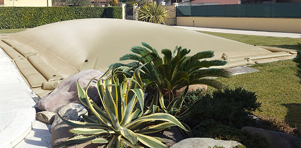 Copertura Invernale di sicurezza per piscina Polartex&Acirc;&reg; AIRCOVER con bretelle porta salsicciotti