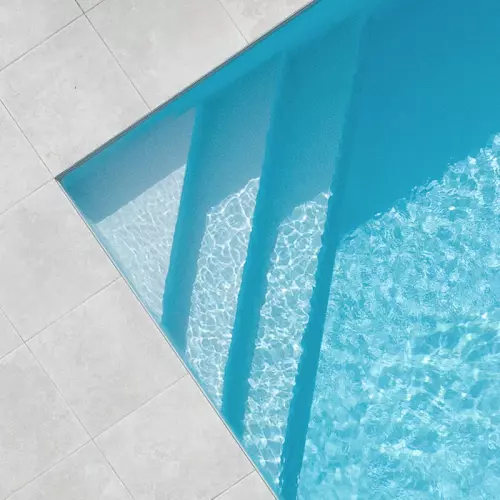 Scala angolare EPS a 3 gradini rasata con colla e liner antisdrucciolo