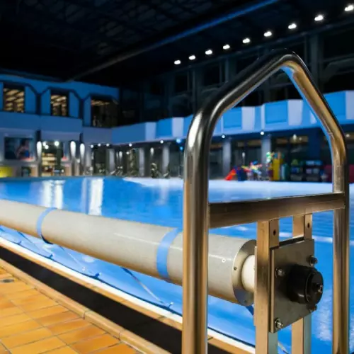 Rullo avvolgitore motorizzato mobile ROLLERTUBE PLUS, per piscine semiolimpioniche fino a 25 x 20 metri