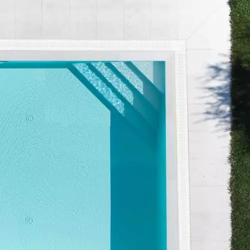 Scala angolare EPS a 4 gradini rasata con liner antisdrucciolo