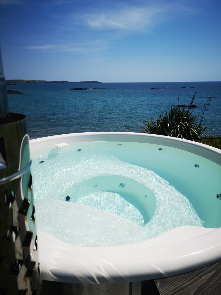 Tinozza in legno wpc e vetroresina con stufa integrata