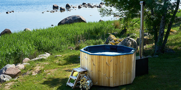 Tinozza idromassaggio in legno e vetroresina ATENA 1,80 x 1,80 m con stufa esterna