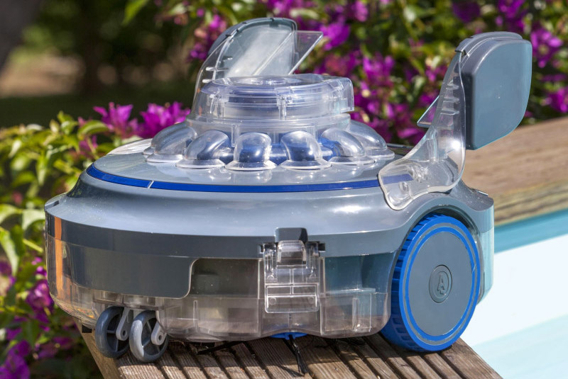 Robot pulitore automatico a batteria WET RUNNER XPERT by GRE